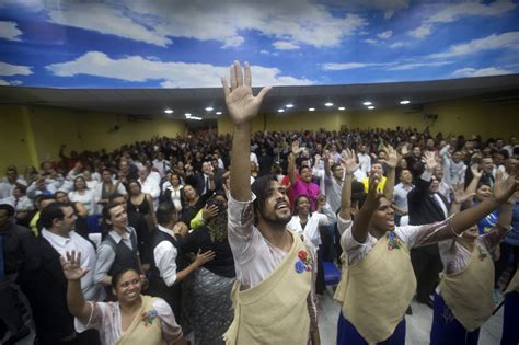 Un concerto di Unção: La voce brasiliana che scuote il Colosseo!