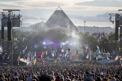 Il Festival di Glastonbury: Una Esplosione Di Musica E Spontaneità Con Noel Gallagher!